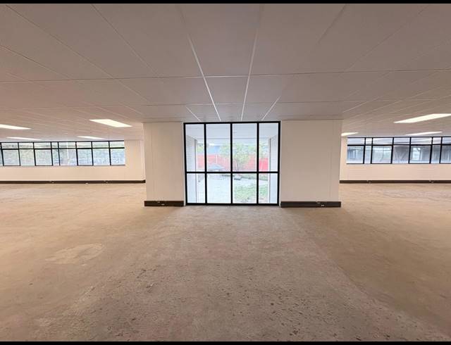 3,949M² OFFICE TO LET IN VORNA VALLEY